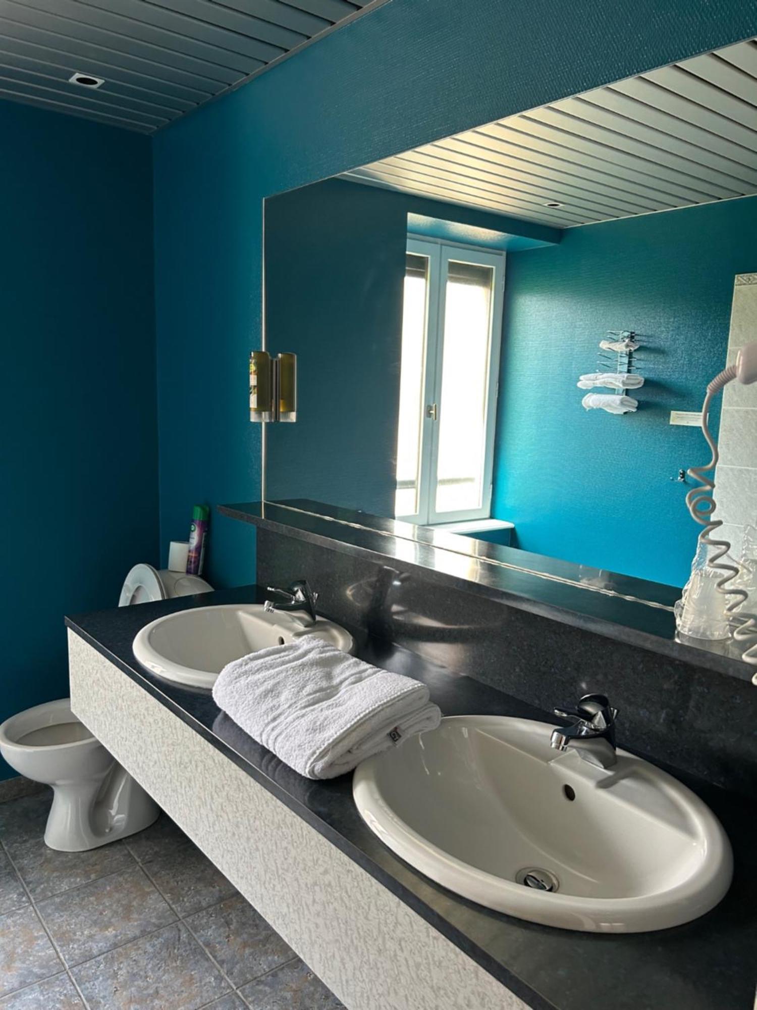 Le Bel Vue Hotell Le Cergne Eksteriør bilde